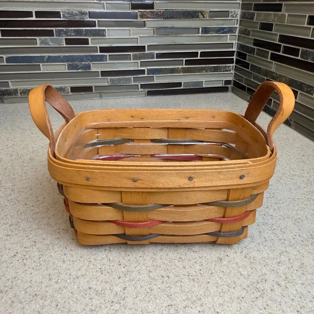 VTG Longaberger 1995 Handwoven Basket w/ Leather Handles & Plastic Liner 7